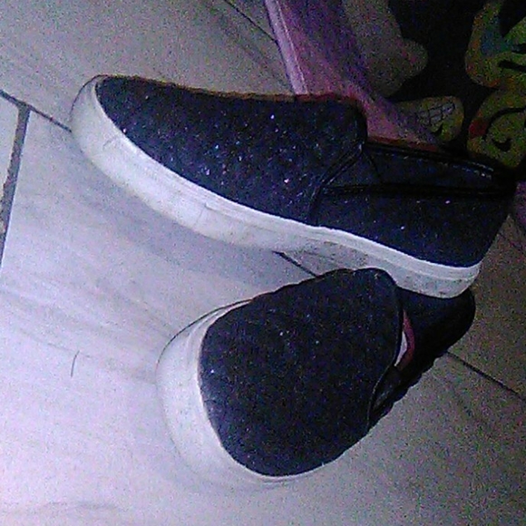 Shoes - Picture 3 of 4